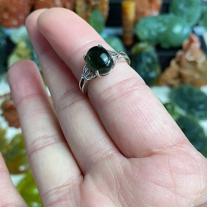 未镶嵌蛇纹石玉颈饰