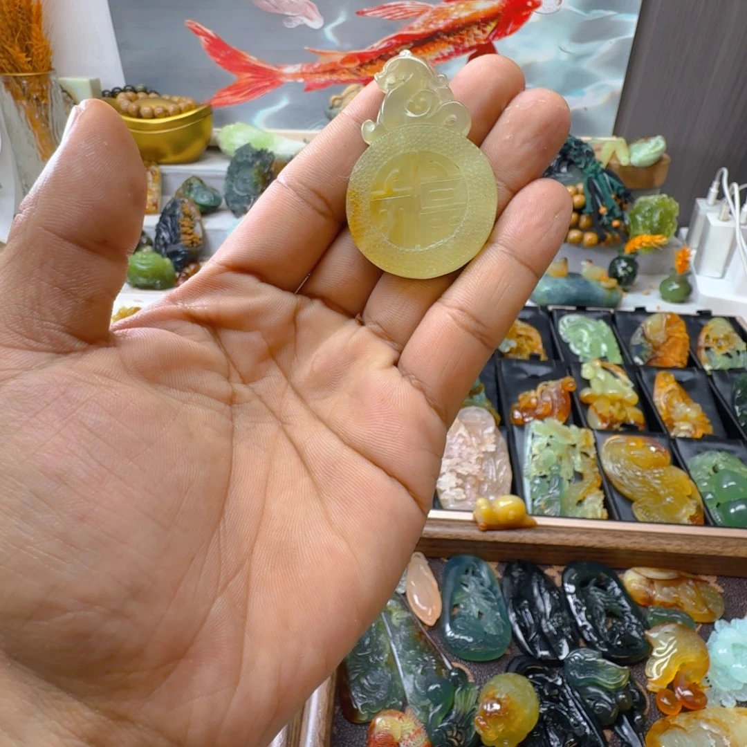 蛇纹石玉未镶嵌颈饰