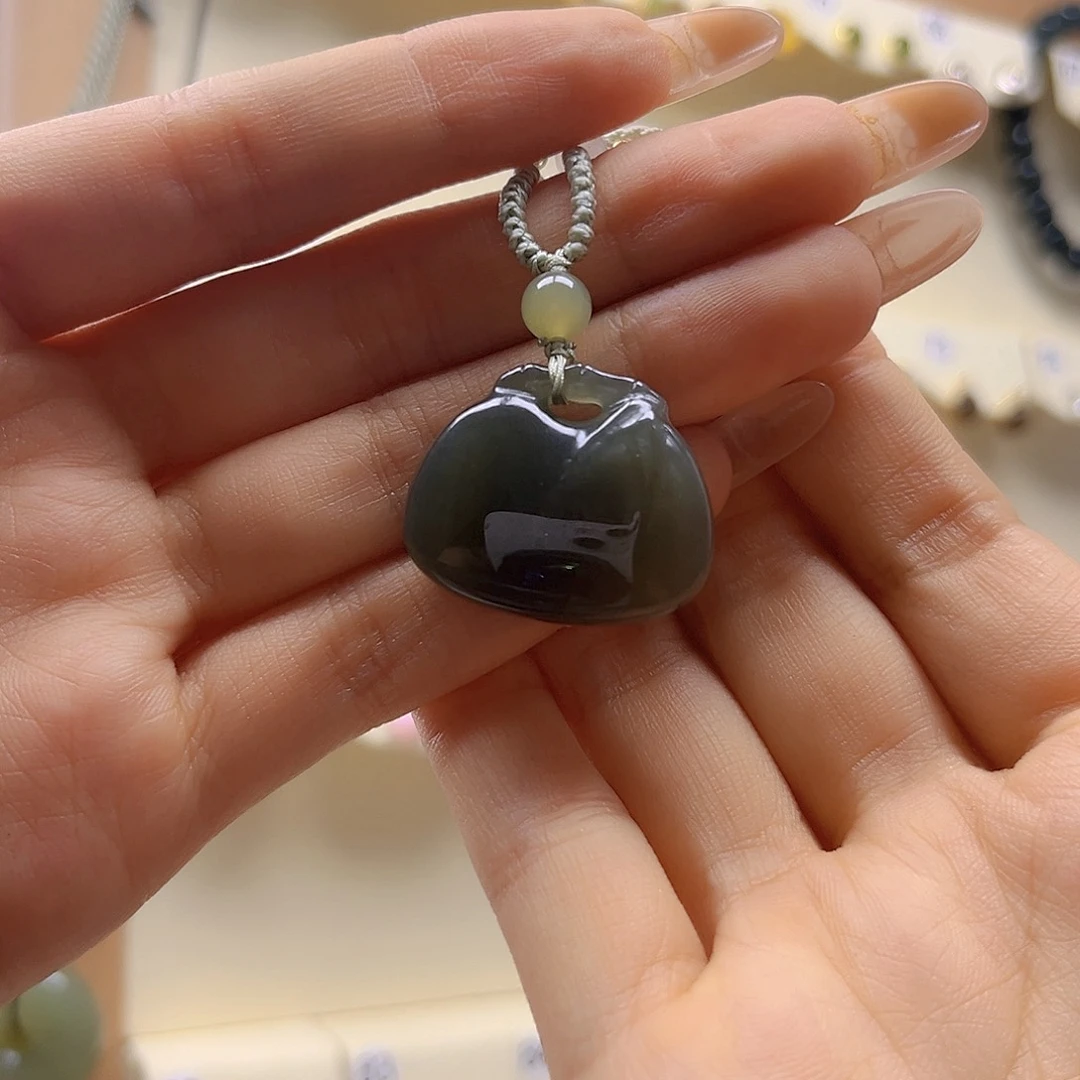 和田玉未镶嵌吊坠(赠链)极***志