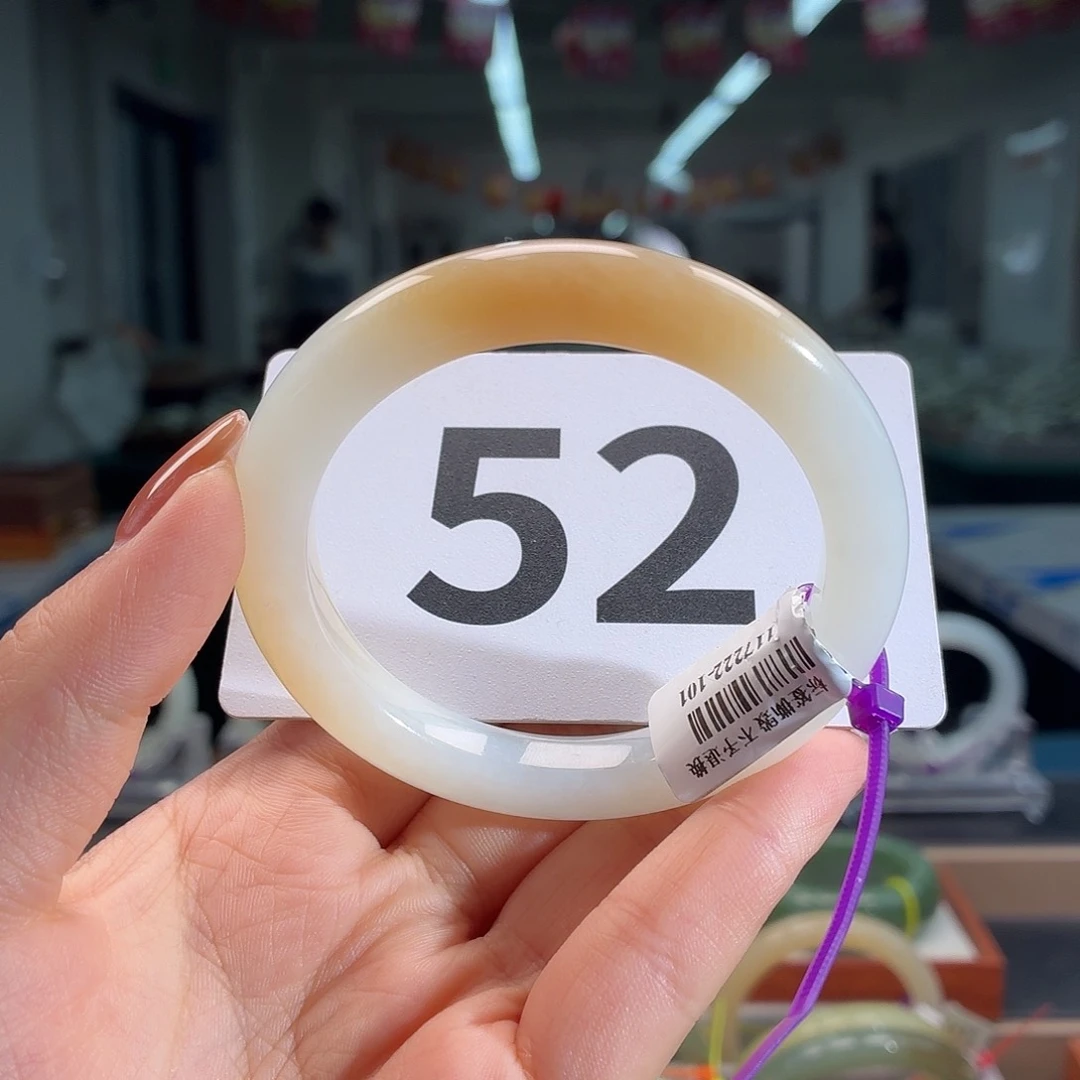 c***y和田玉手镯未镶嵌