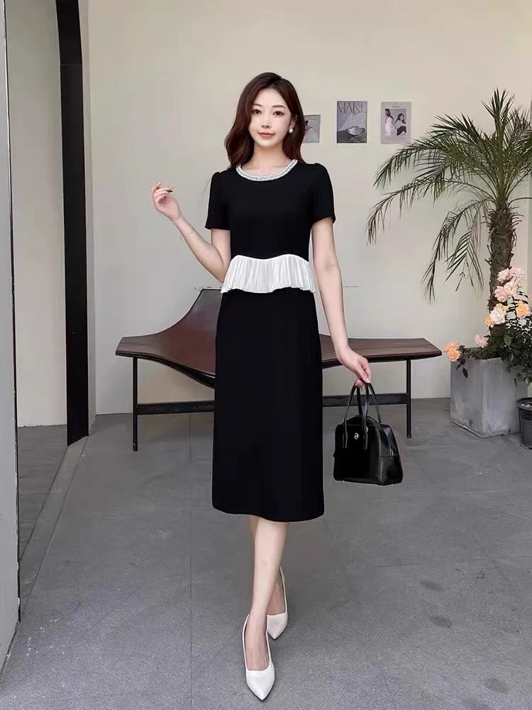 圆领钉珠赫本风黑色连衣裙2025夏季新款气质显瘦撞色拼接简约裙子