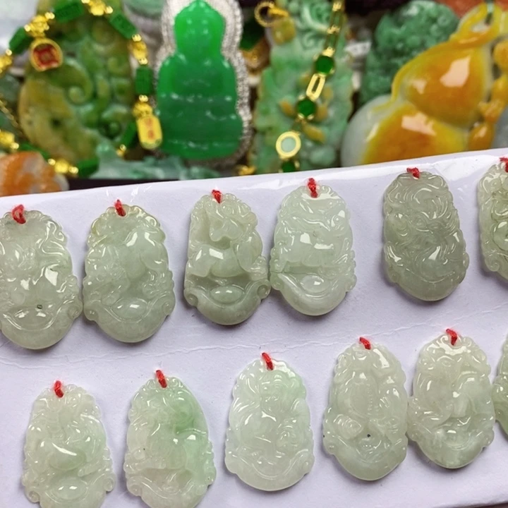 赢***修翡翠未镶嵌吊坠(赠链)