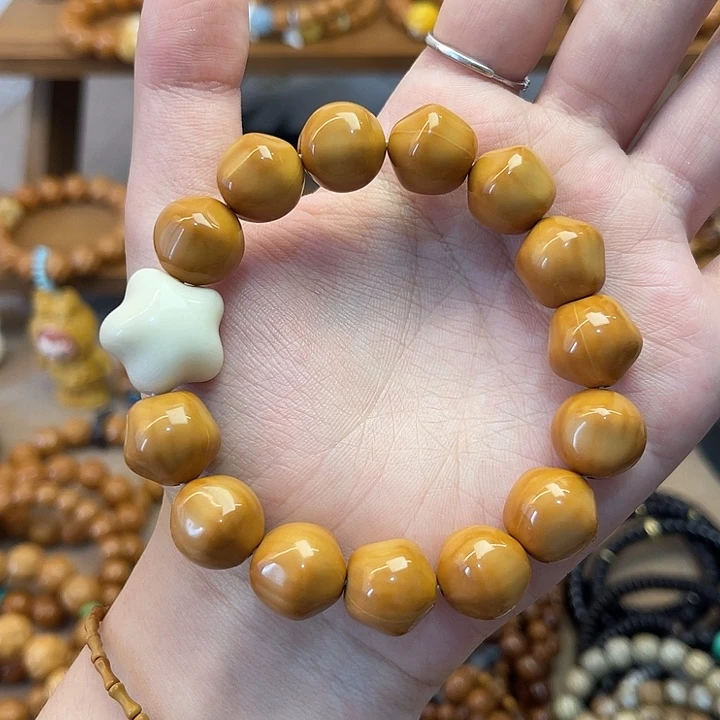 猴头核桃手串搭配五角星