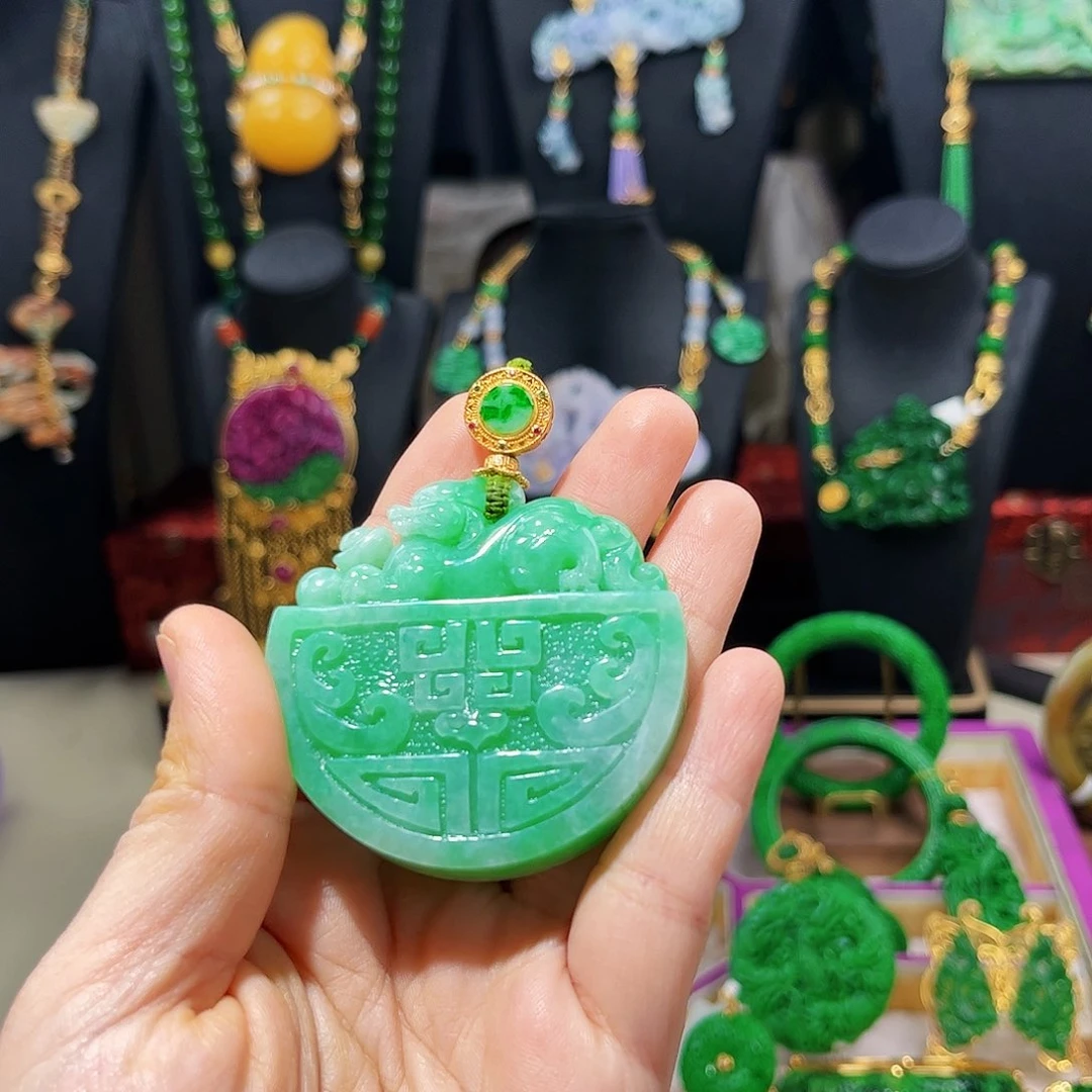 【闪购商品】翡翠吊坠(赠链)未镶嵌貔貅