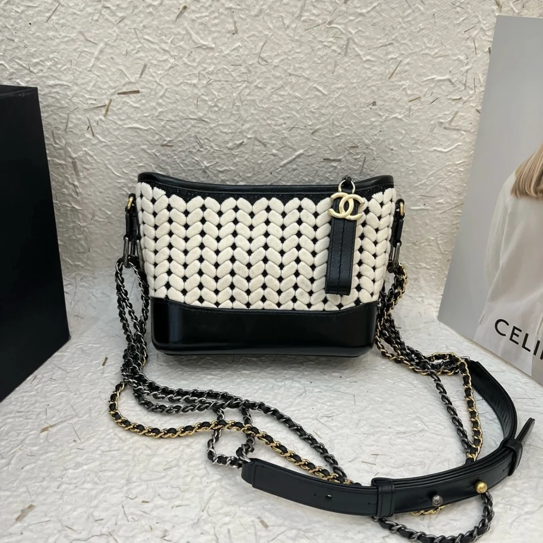 95新 Chanel/香奈儿 多多奢品/香奈儿秀款流浪斜挎包/98新包展