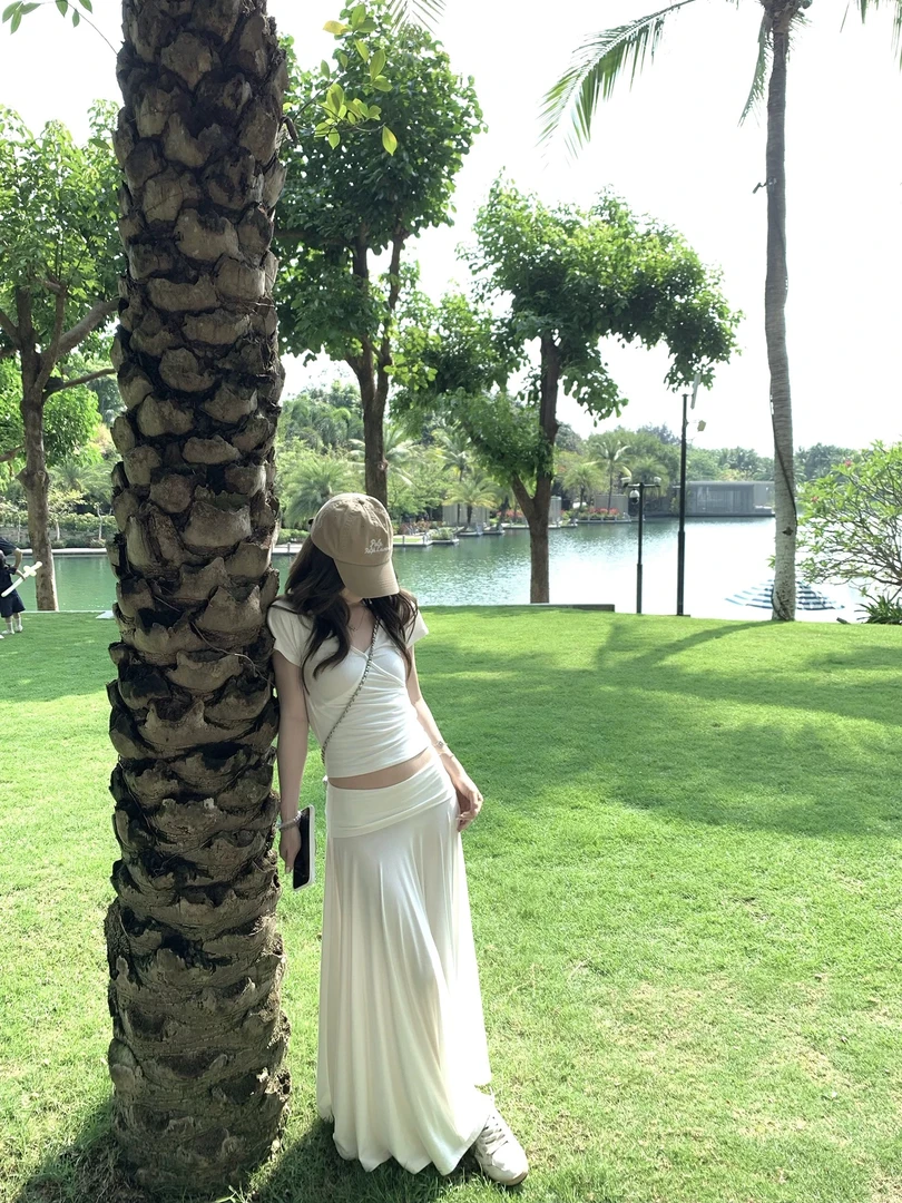 设计感v领短袖半裙套装