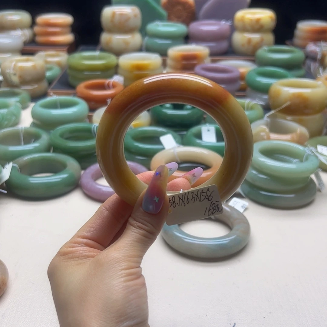 石英岩玉手镯未镶嵌溪**昂