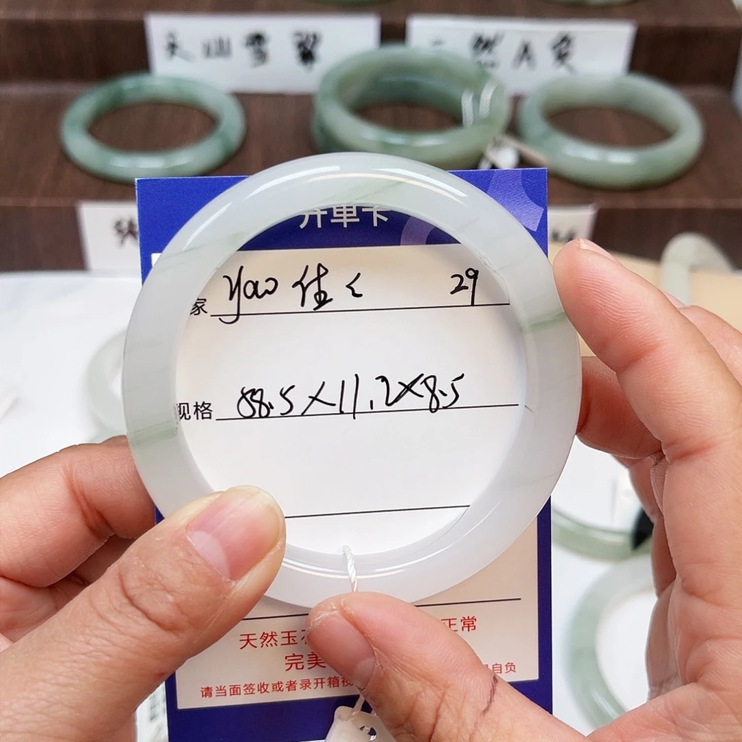 石英质玉手镯未镶嵌y***佳