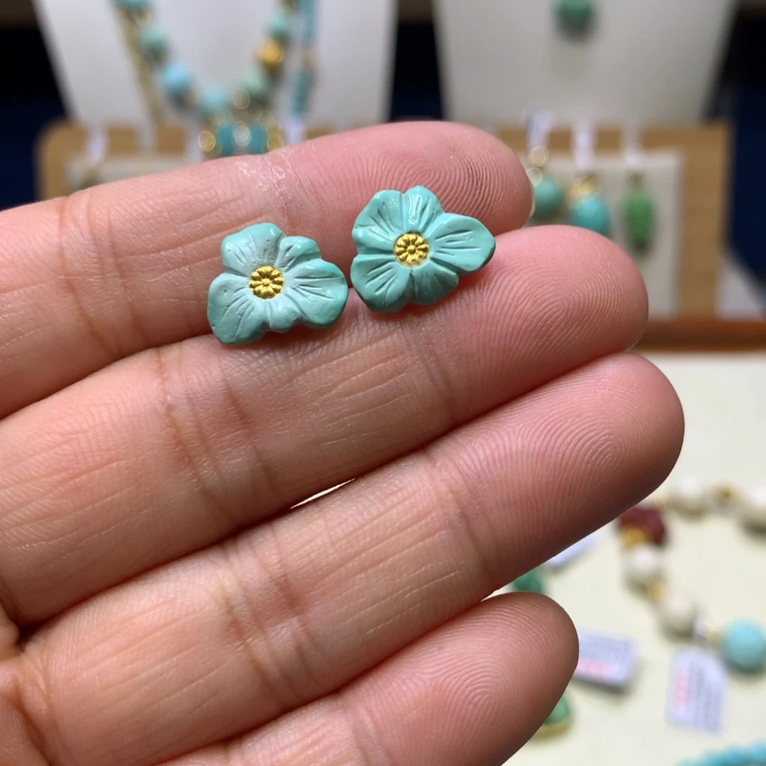 绿松石18K金镶嵌耳钉