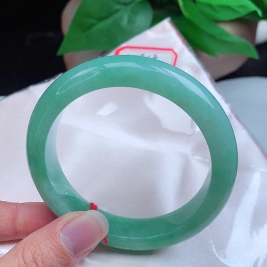 翡翠手镯未镶嵌       正圈57+ 满绿