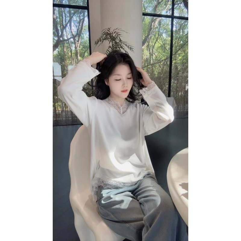 【悦悦专属】时尚蕾丝边拼接V领打底衫S183