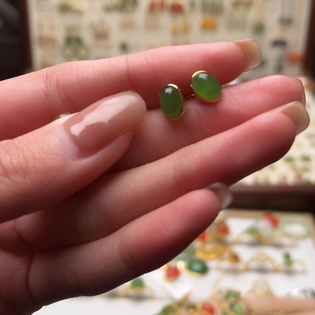 和田玉未镶嵌耳饰