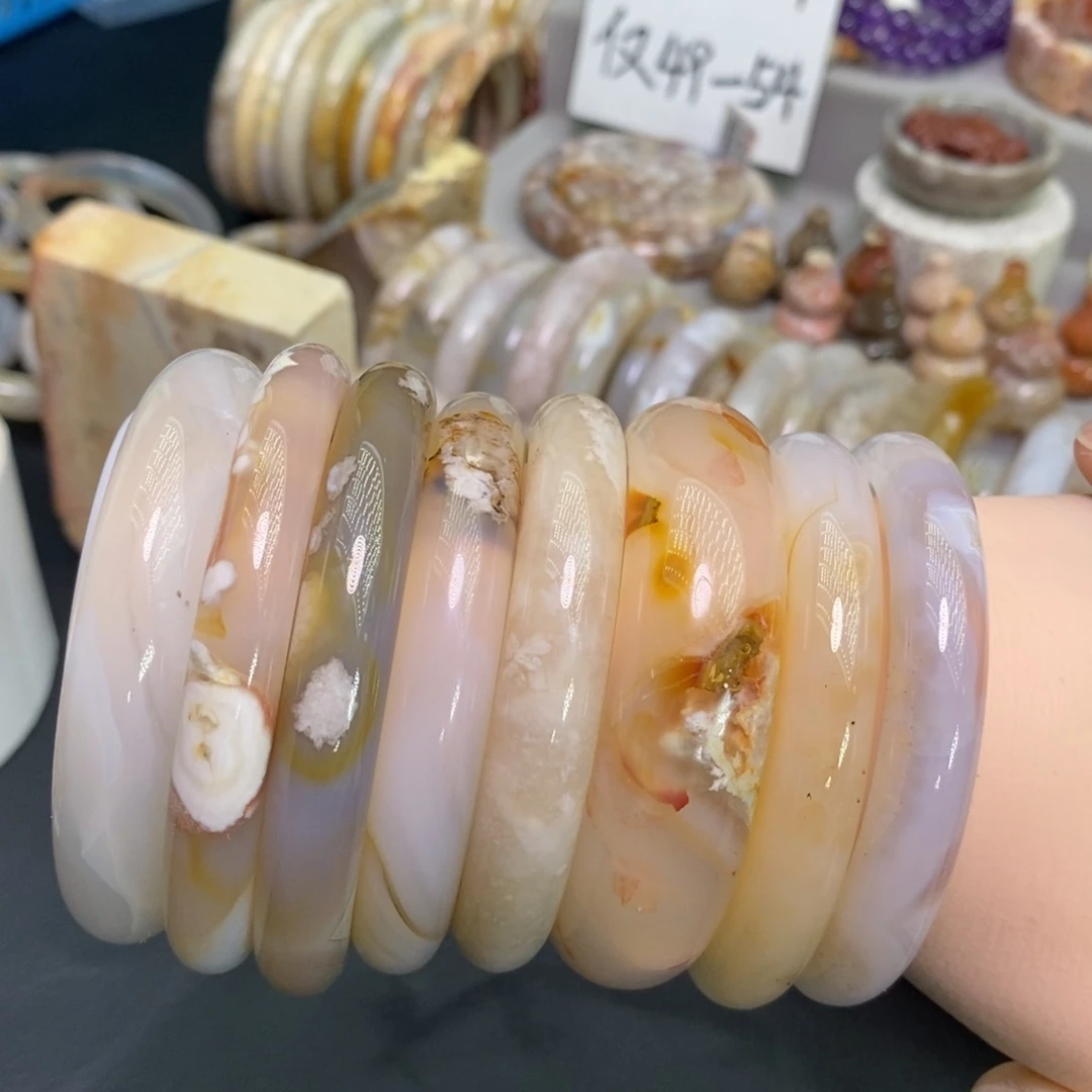 玛瑙/玉髓未镶嵌手镯52～53圈