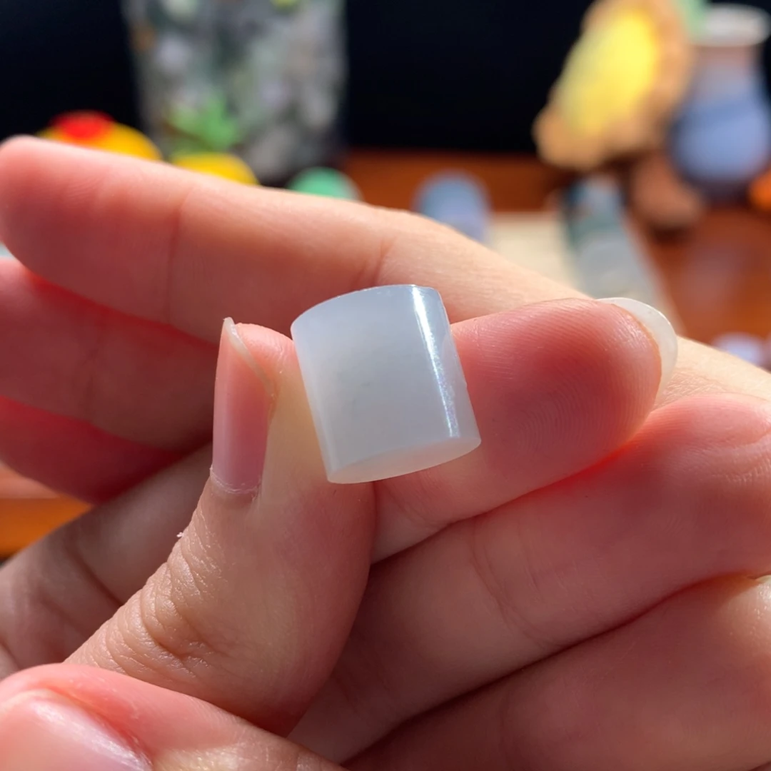 定制翡翠未镶嵌浅蓝底桶珠