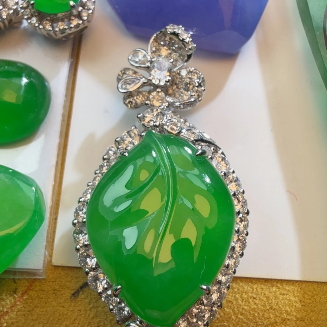 翡翠未镶嵌颈饰sssss