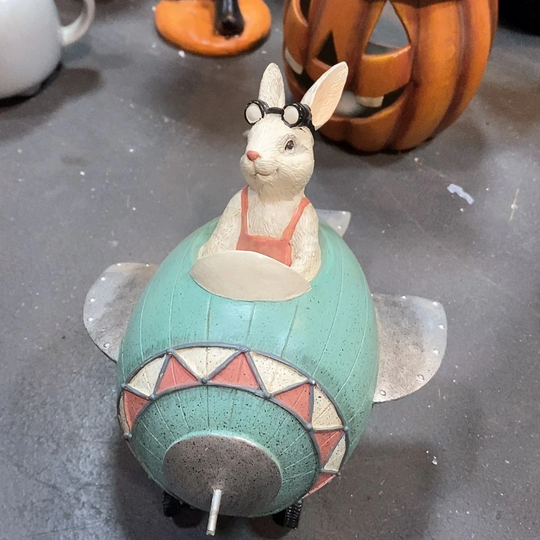 树脂制品兔子开飞机