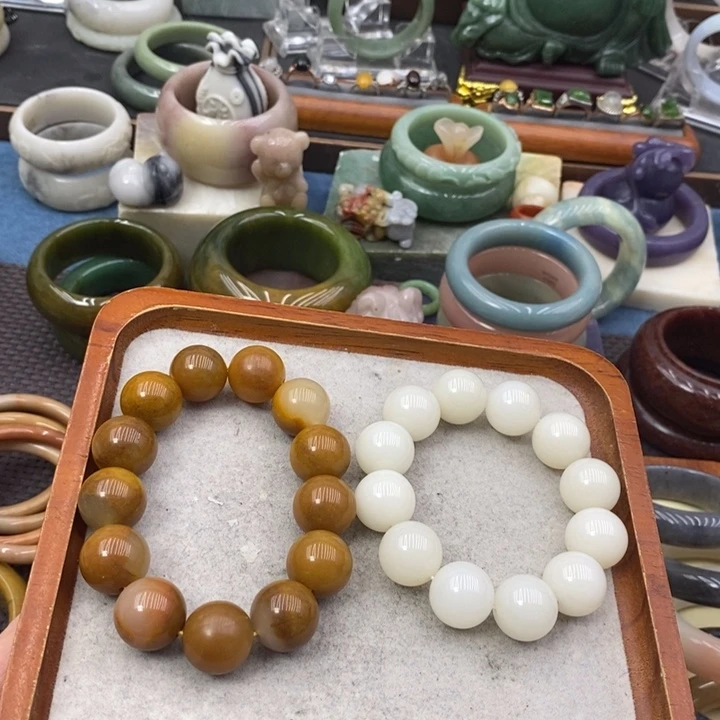 石英质玉合金手饰