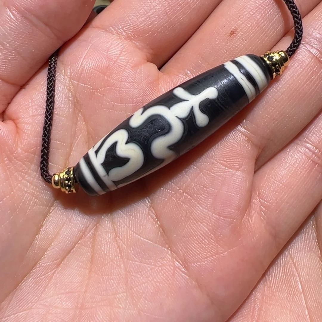 玻璃颈饰各种各样的