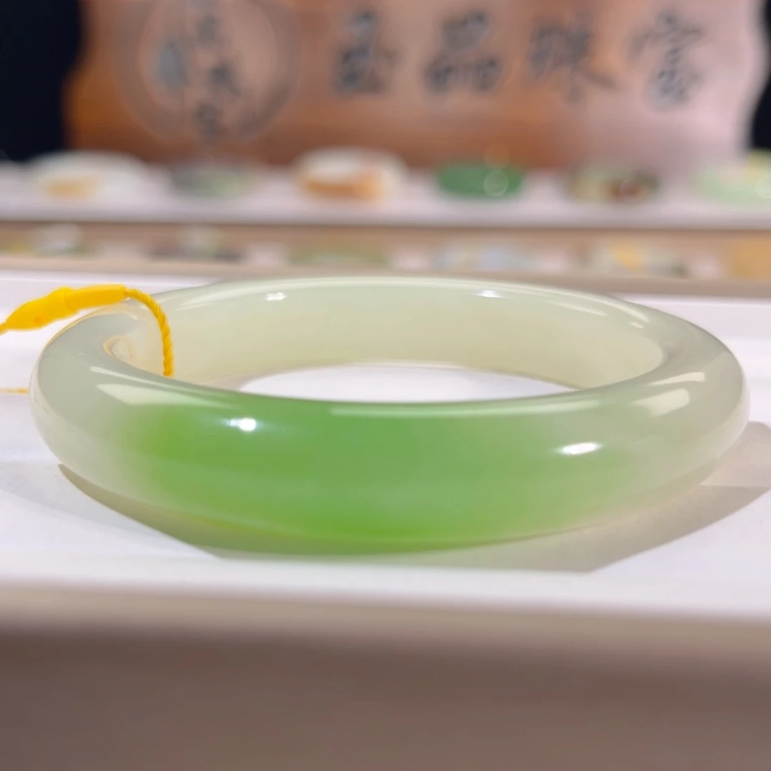 和田玉未镶嵌手镯  「翠青」7.58万平替款