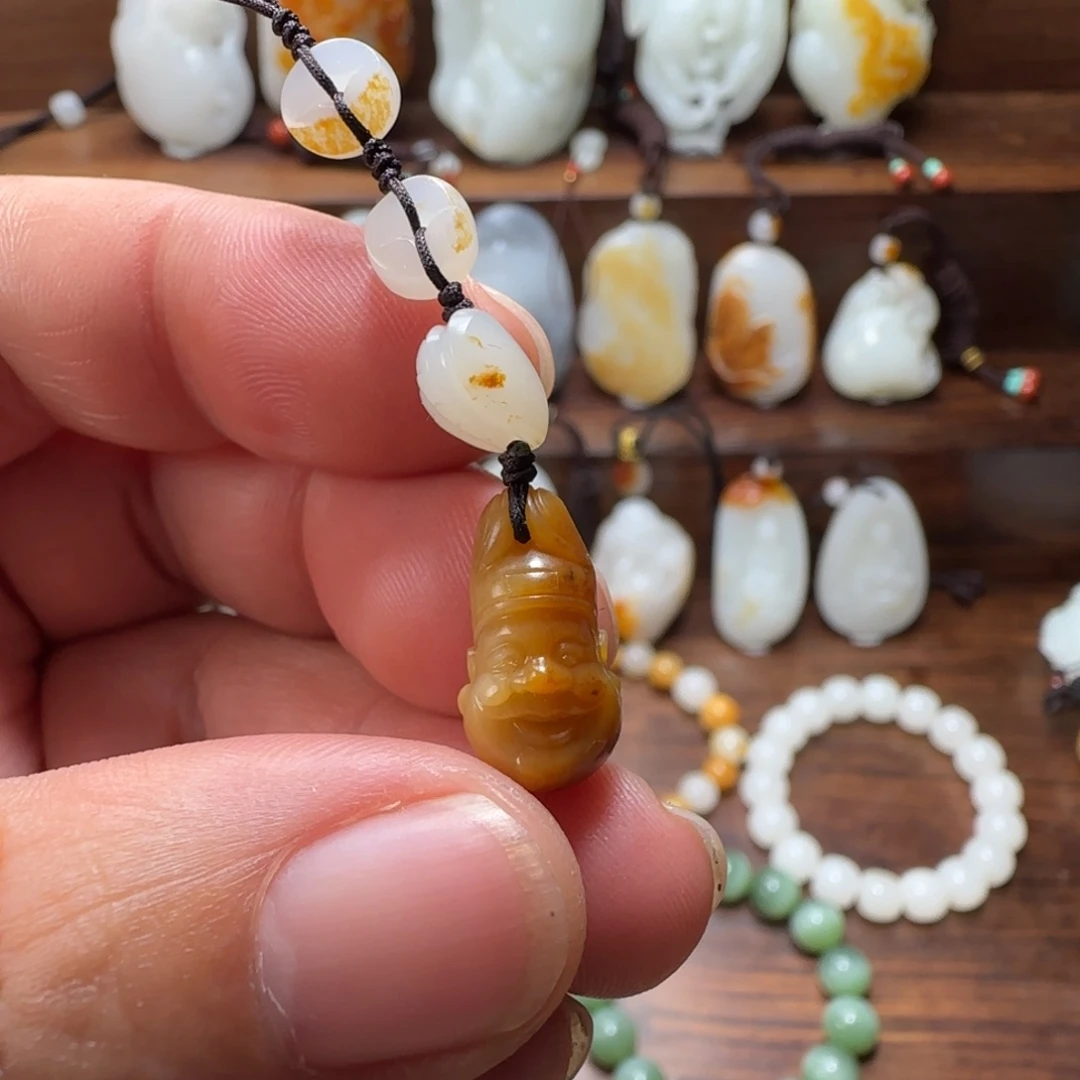 和田玉未镶嵌车挂