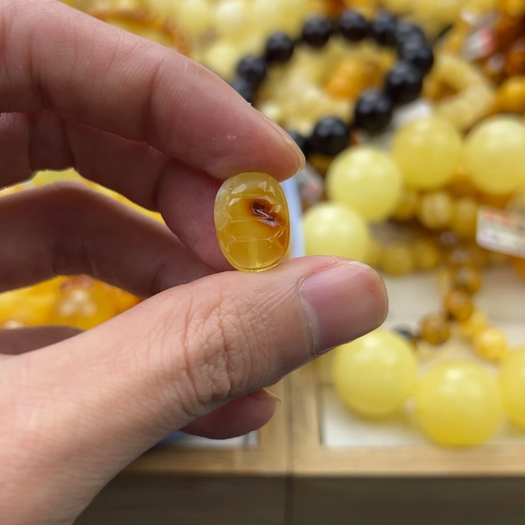 琥珀珠宝奇石未镶嵌