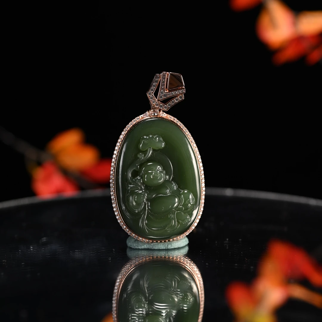 LOT8815 25YU108219和田玉碧玉弥勒佛挂件/匡时