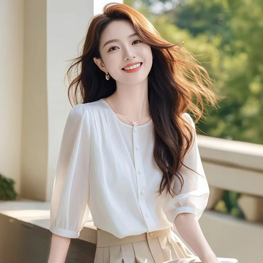 法式流行白色2025气质漂亮新款遮肚显瘦时尚圆领七分袖上衣衬衫女