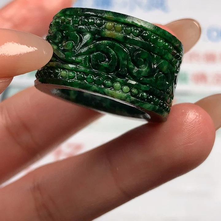 夏***彤翡翠未镶嵌颈饰翡翠