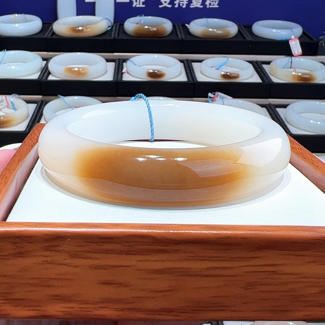 和田玉（糖玉）未镶嵌手镯