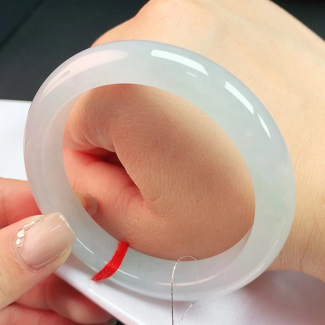 翡翠手镯未镶嵌55圈