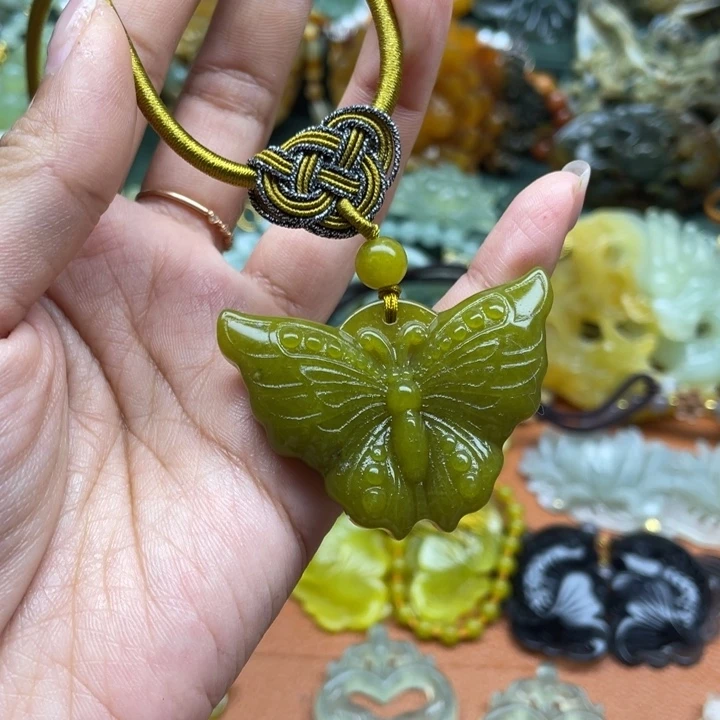 蛇纹石玉未镶嵌吊坠