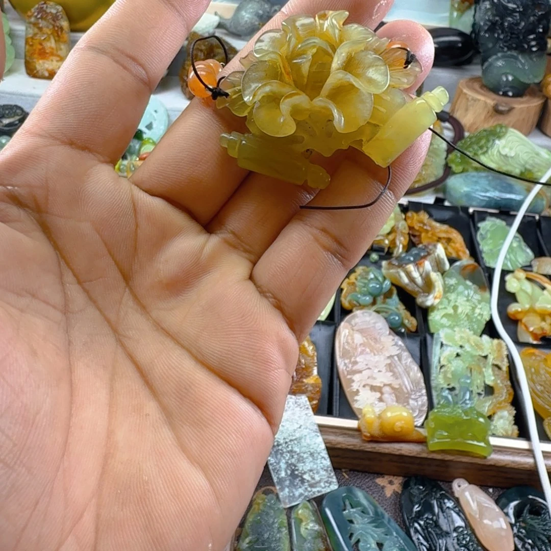 蛇纹石玉未镶嵌颈饰