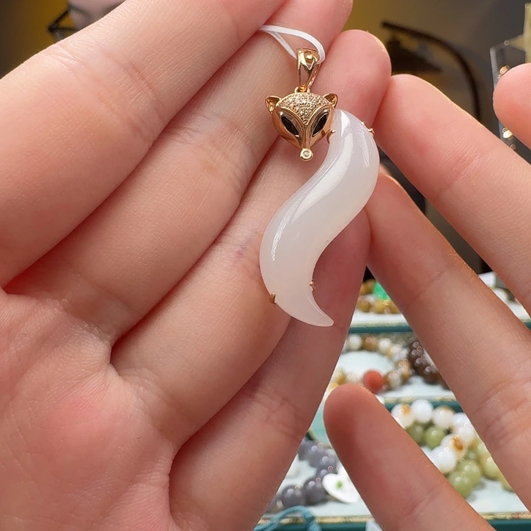 和田玉吊坠18K金镶嵌