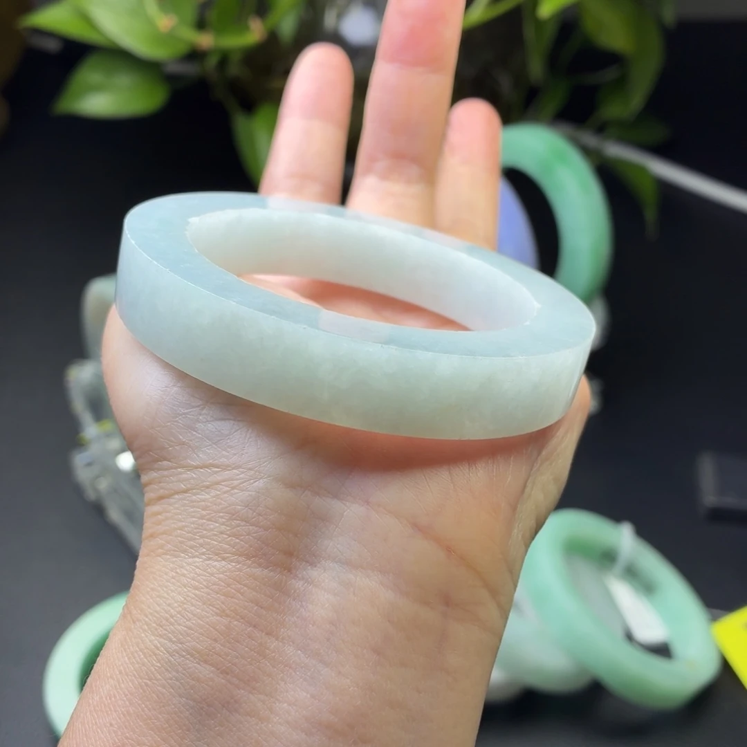 定制翡翠未镶嵌翡翠手镯