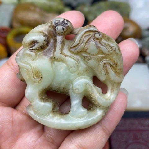 蛇纹石玉未镶嵌颈饰6