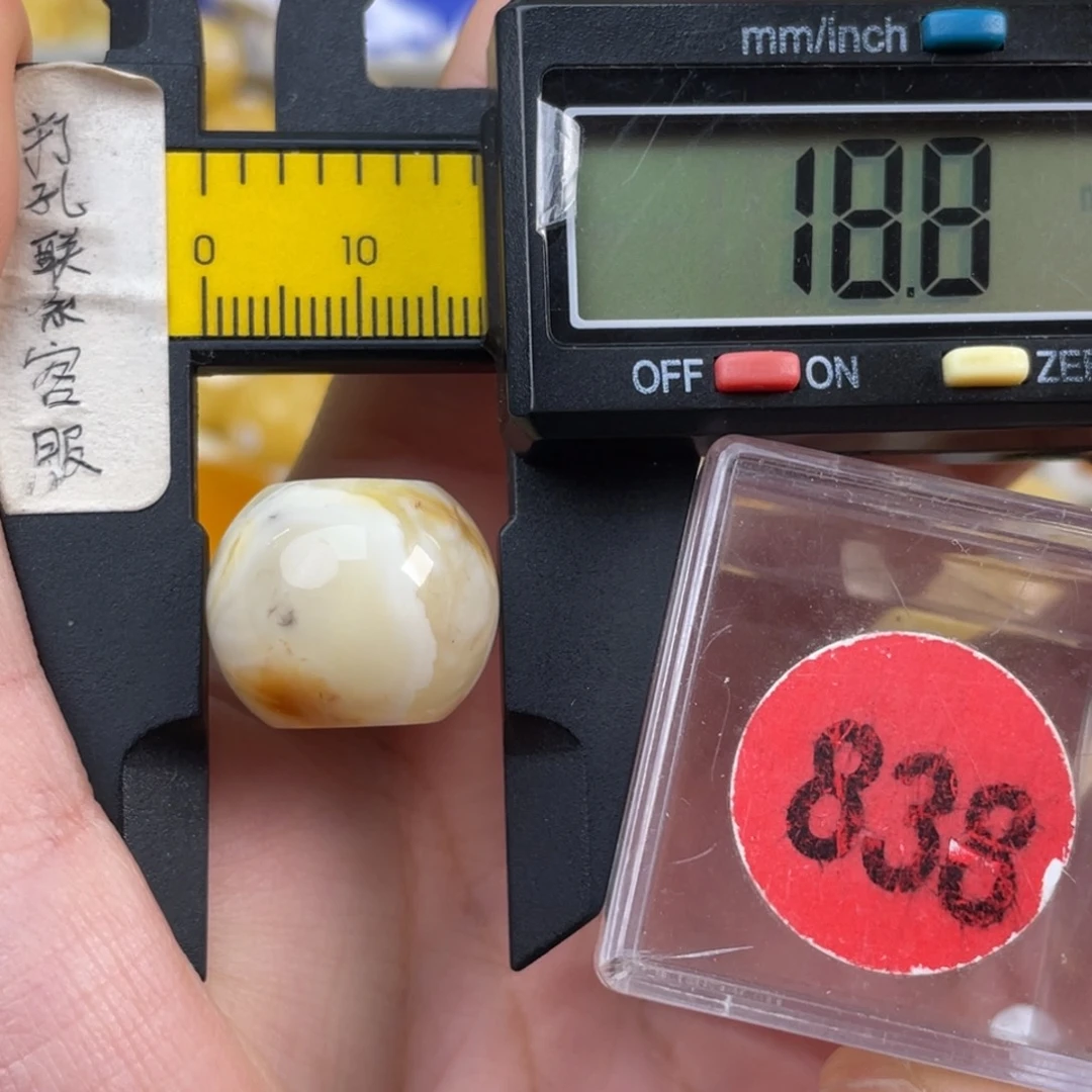 蜜蜡未镶嵌珠宝奇石瑕疵