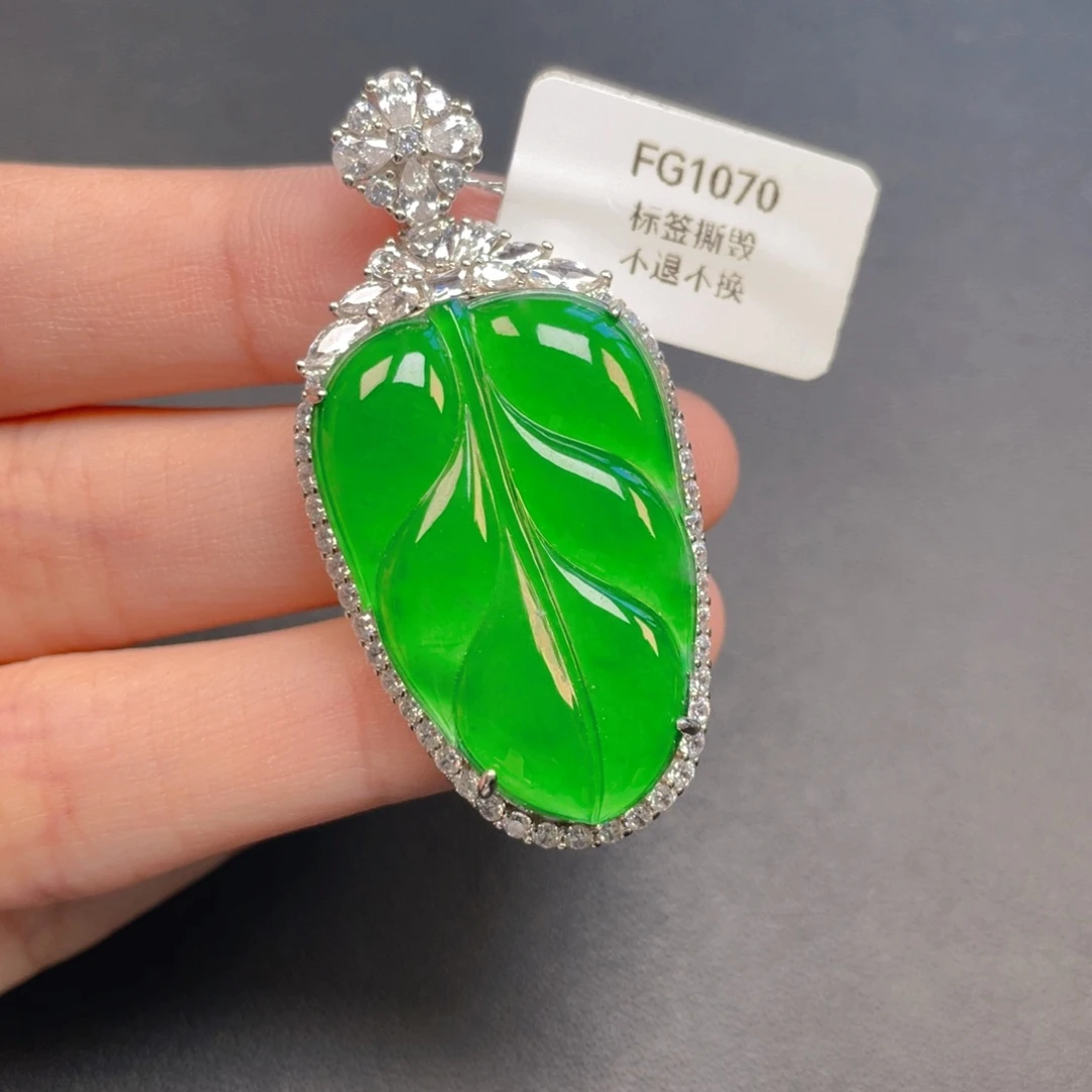 【闪购商品】吊坠(不含链)银S925镶嵌翡翠