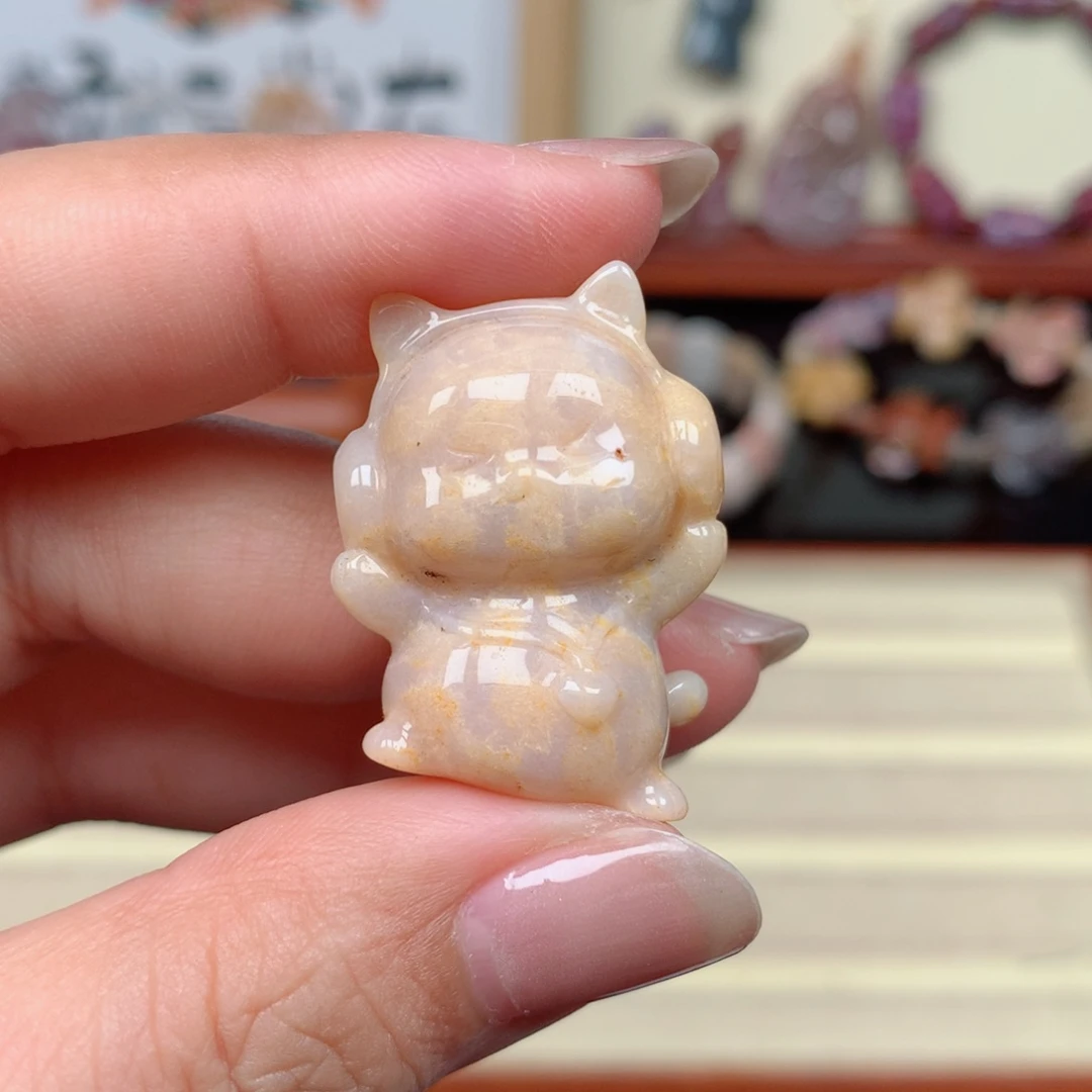 未镶嵌颈饰硅化玉