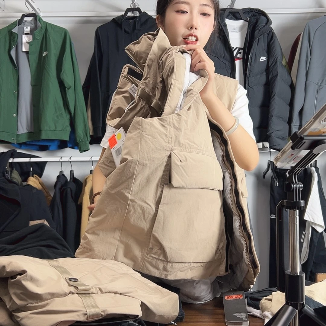 愛***歌卡其马甲 XXL 不退换