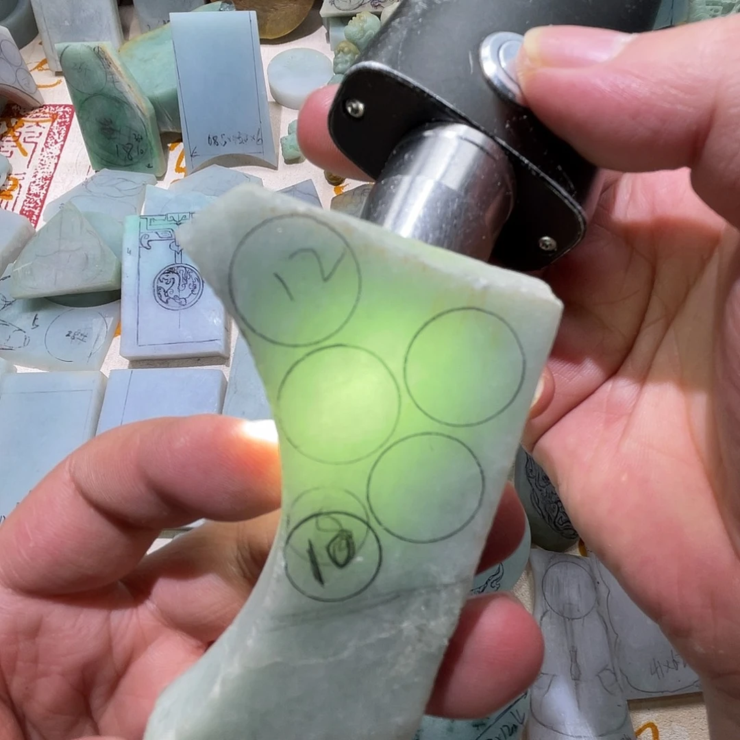 翡翠未镶嵌颈饰天然缅甸A货翡翠毛料