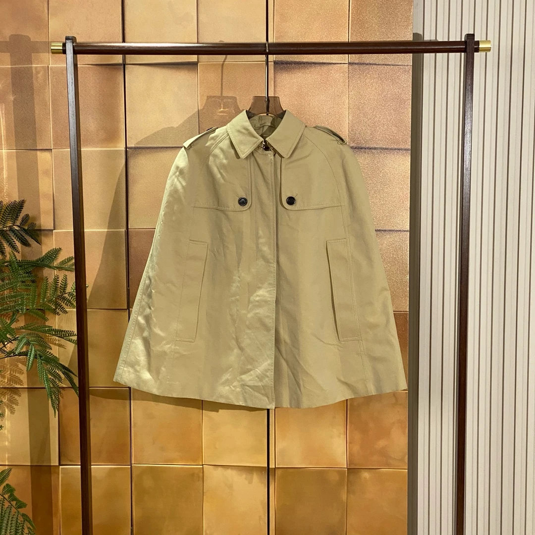 99新 BURBERRY/博柏利 Burberry卡其勋章格纹斗篷/s码/99新/28769