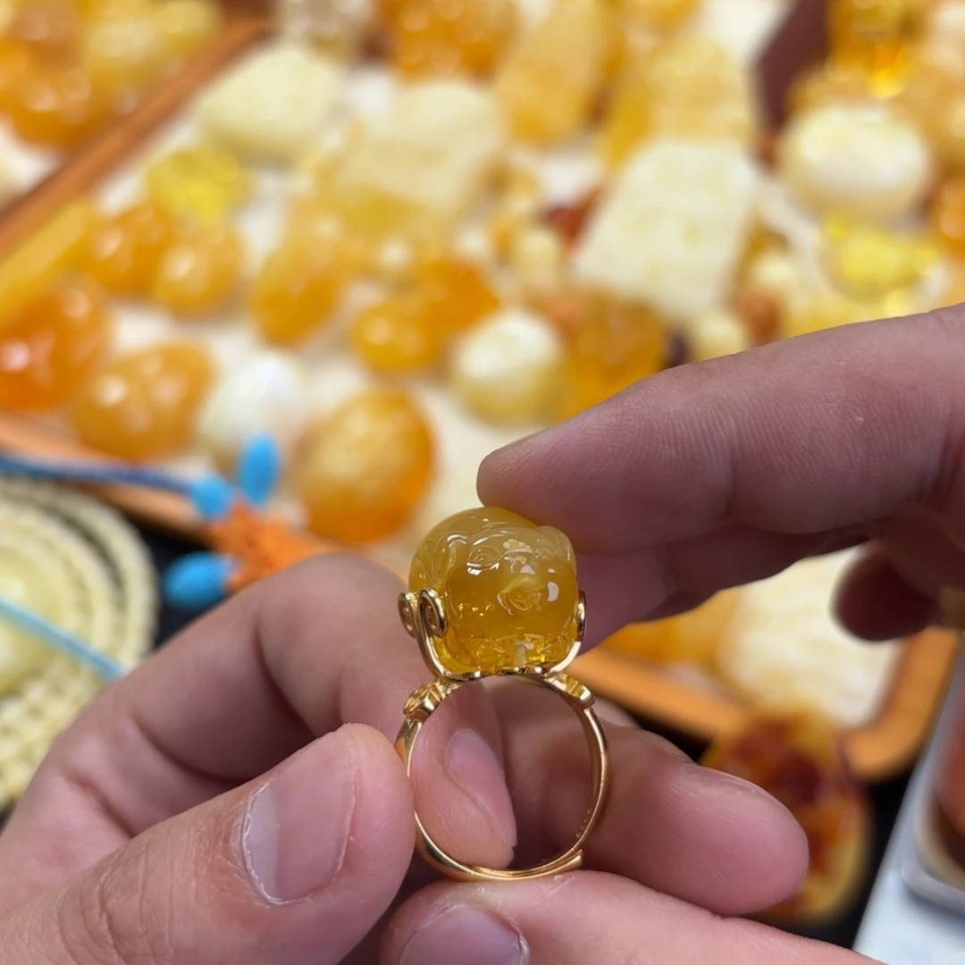 蜜蜡未镶嵌裸石福猪