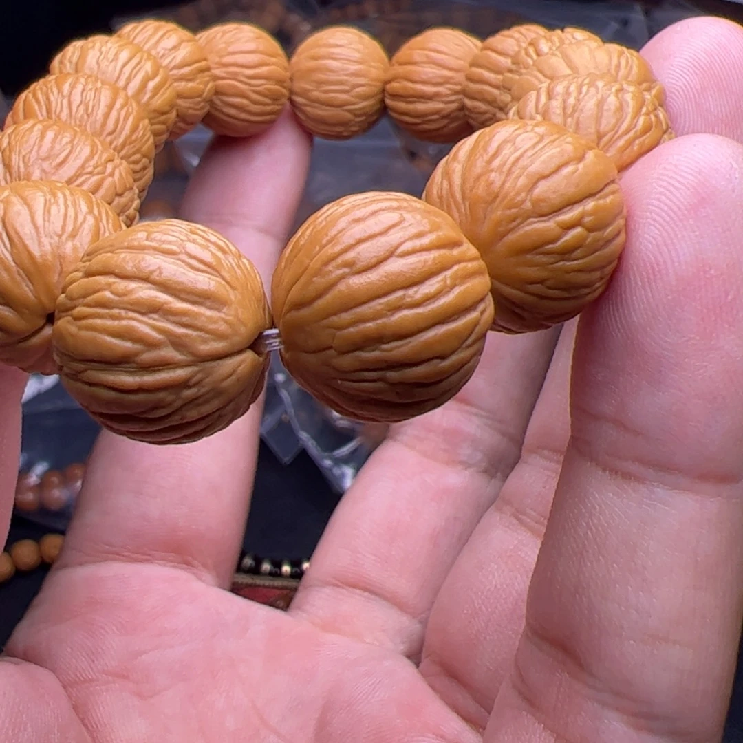 坤***卸猴头核桃吊坠饿了路