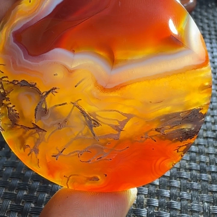 莱***黄玛瑙/玉髓未镶嵌颈饰