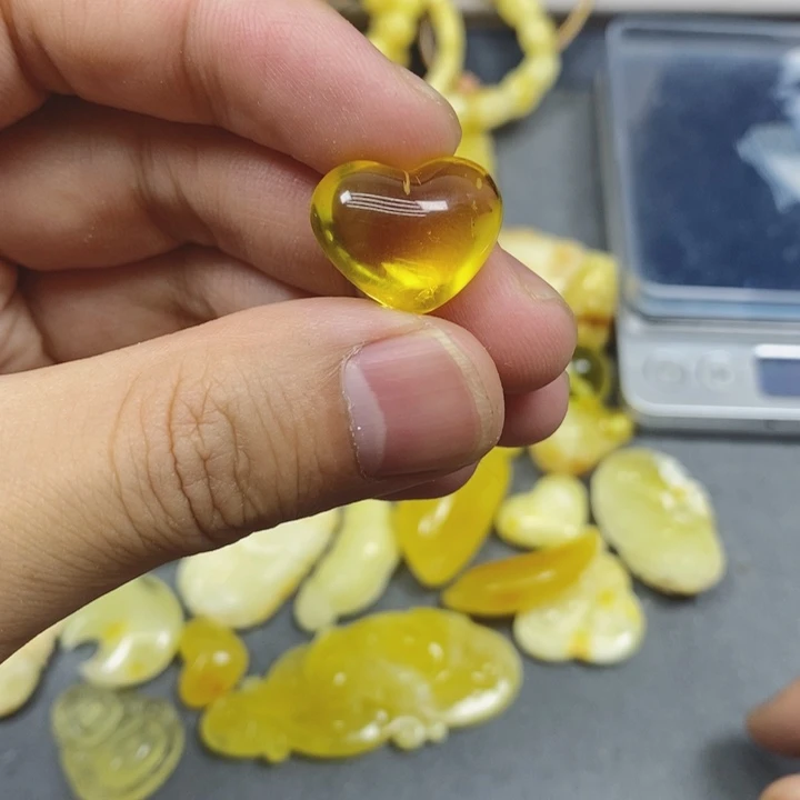 未镶嵌琥珀珠宝奇石