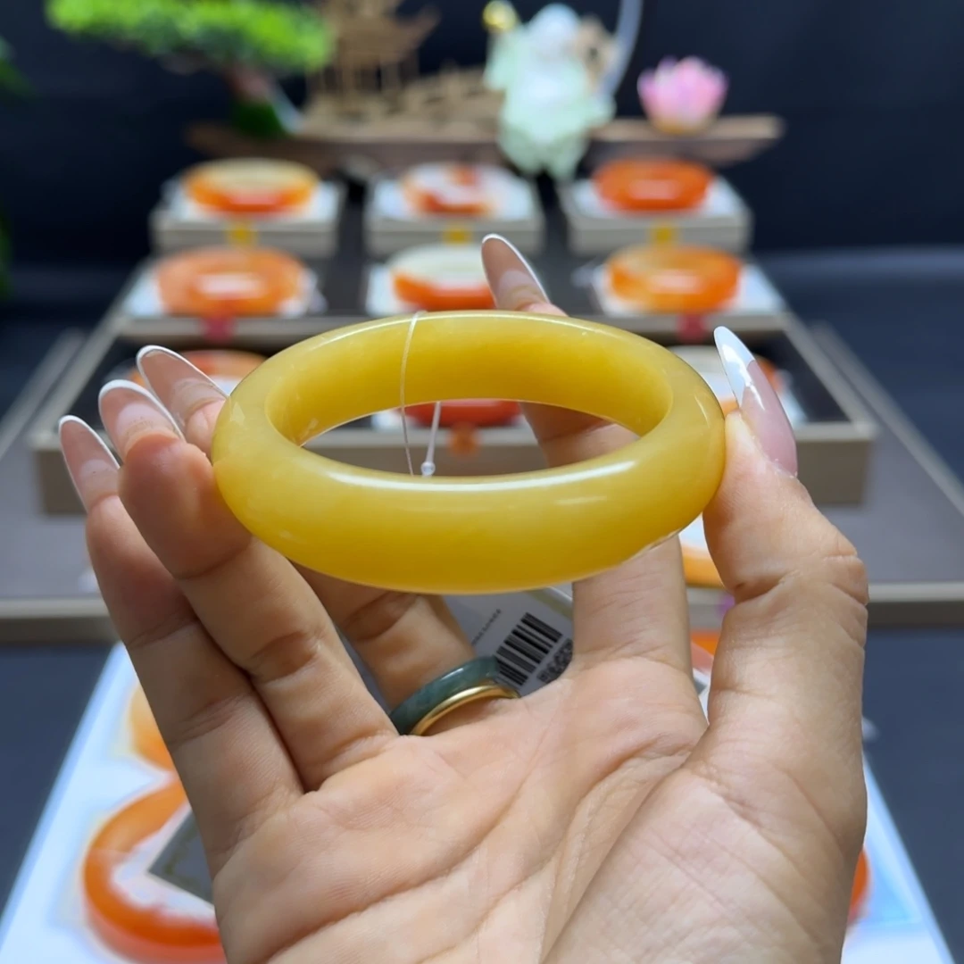 梅***未镶嵌石英质玉（黄龙玉）手链