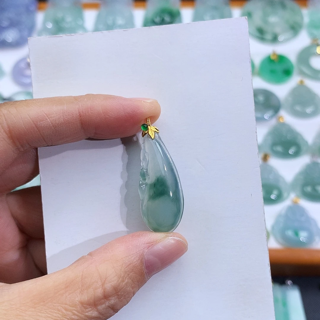 翡翠18K金镶嵌颈饰翡翠吊坠