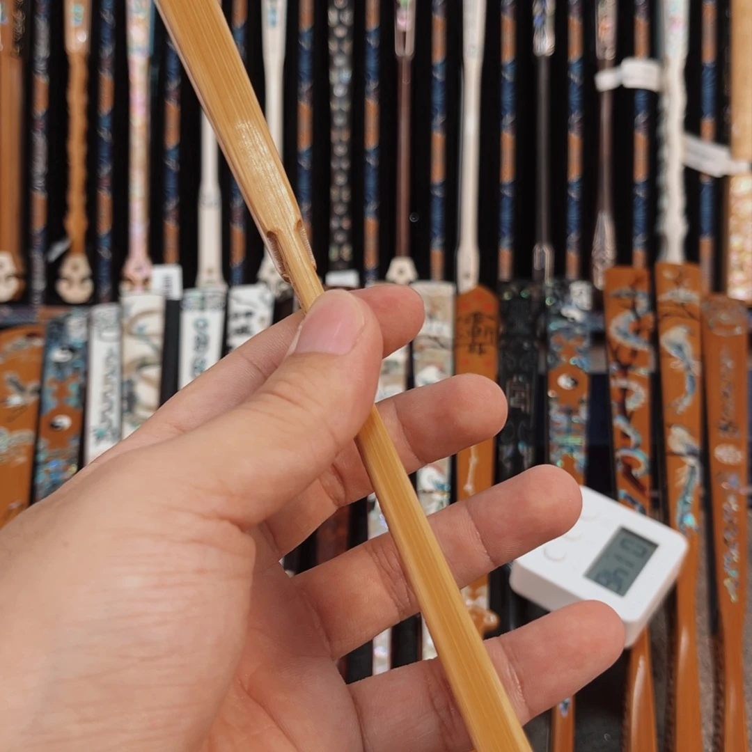 明***话扇子纯手工制作工艺精湛