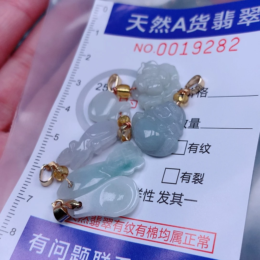 吊坠(不含链)未镶嵌翡翠