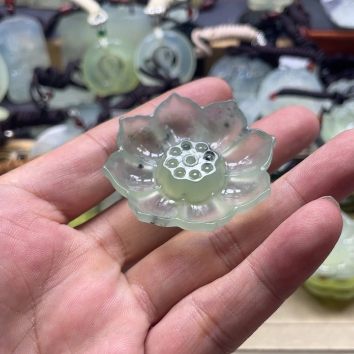 呦***呵蛇纹石玉未镶嵌颈饰